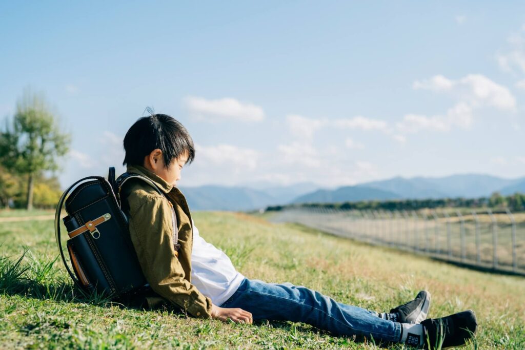 落ち込む男の子